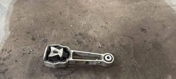Volvo S80 Engine mount bracket 30680474