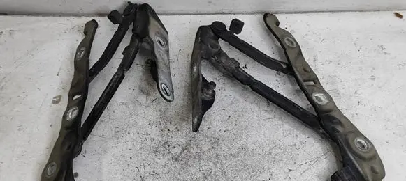 Volvo S60 Tailgate/trunk/boot hinge