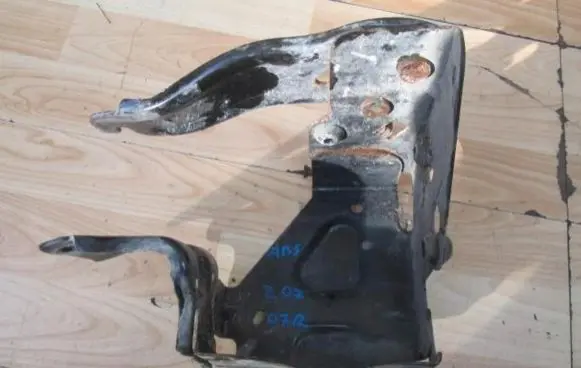 Peugeot 207 ABS pump bracket 