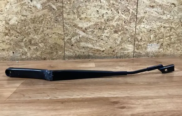 Front wiper blade arm