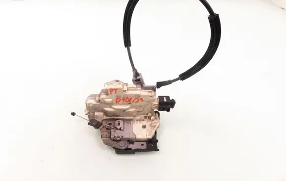 Seat Toledo III (5P) Rear door lock 5P0839012