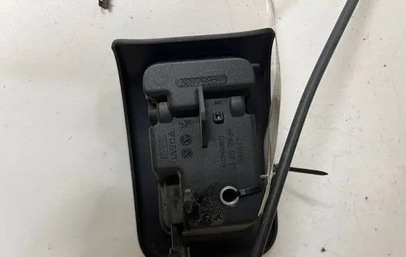 Volvo XC60 Engine bonnet (hood) release handle 30779851