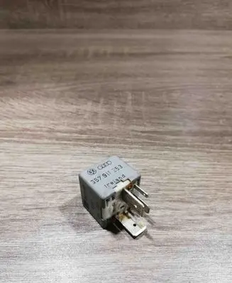 Audi A3 S3 8L Other relay 357911253 899568 103SILVER