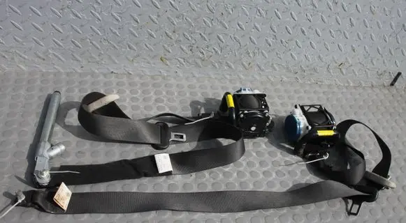 Mitsubishi L200 Front seatbelt PASYPRZODL200