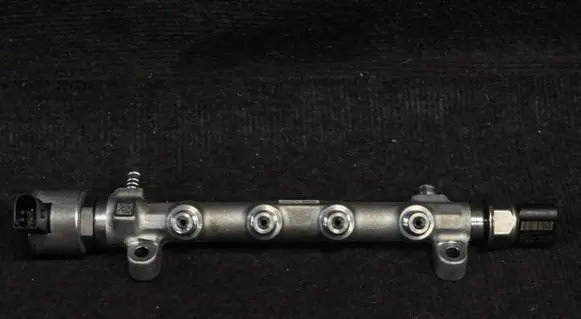 Volkswagen Jetta VI Fuel main line pipe 04L089E