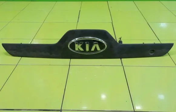 KIA Sportage Rear light center trim bar blend 