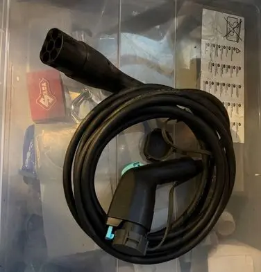 Nissan Leaf I (ZE0) Electric car charging cable C250V32A F802410 4316062217320057