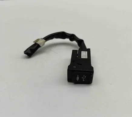 Toyota Prius+ (ZVW40) AUX in-socket connector CALS02H0AJ 8619042040