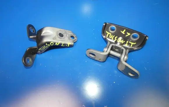 Hyundai Tucson TL Rear door lower hinge