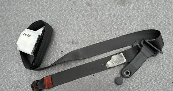 Mitsubishi Pajero Rear seatbelt MR710177