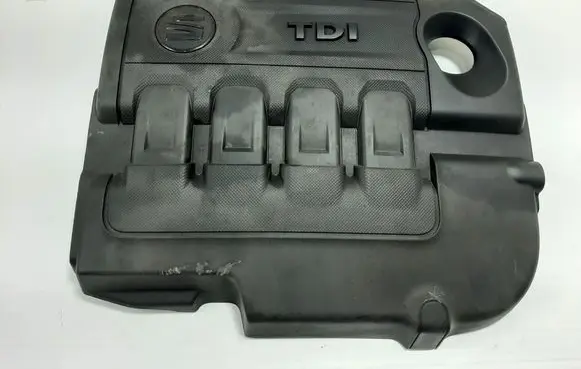 Seat Leon (5F) Engine cover (trim) 04L103925K 04L103925M