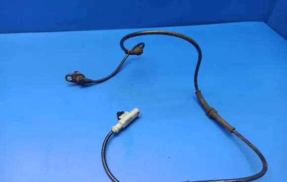 Land Rover Range Rover Sport L320 ABS brake wheel speed sensor 0265007924