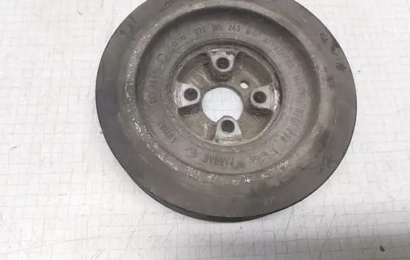 Volkswagen Golf III Crankshaft pulley 028105243K