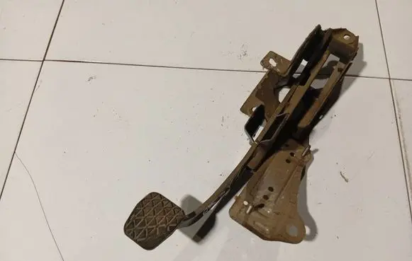 Mazda 3 I Brake pedal 