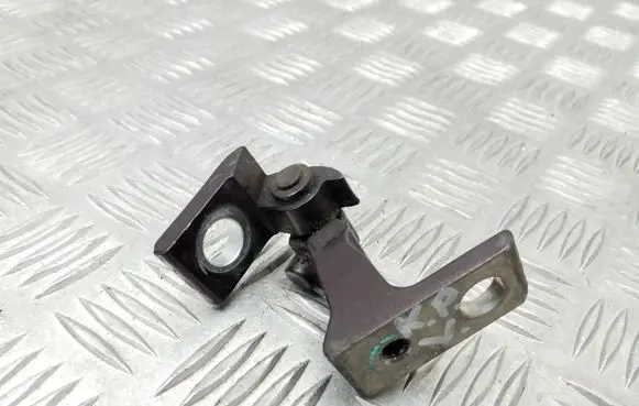 Volkswagen PASSAT B8 Front door upper hinge 8X0831403E