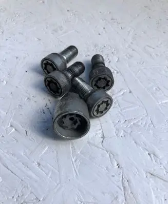 Volkswagen Polo VI Nuts/bolts 