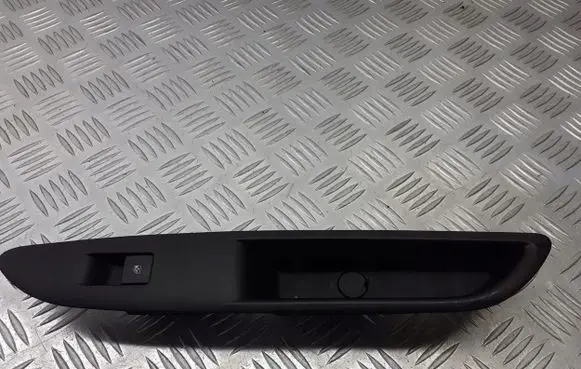 Opel Mokka X Electric window control switch 95025525