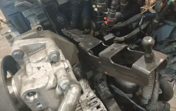 Ford Mondeo MK IV Engine mounting bracket