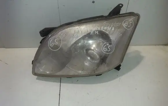 Toyota Avensis T250 Headlight/headlamp