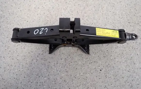 Hyundai i20 (PB PBT) Spare wheel mounting bracket 