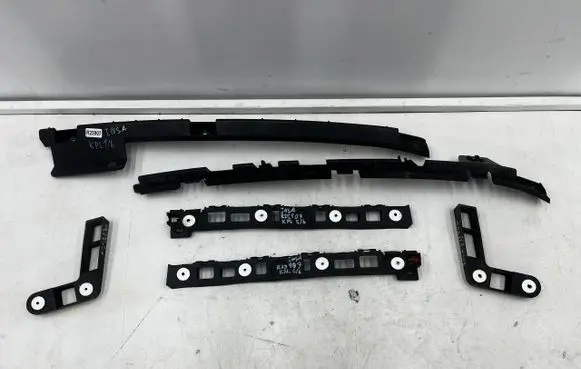 Opel Insignia A Front bumper mounting bracket 13239129