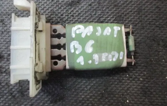 Volkswagen PASSAT B6 Heater blower motor/fan resistor 