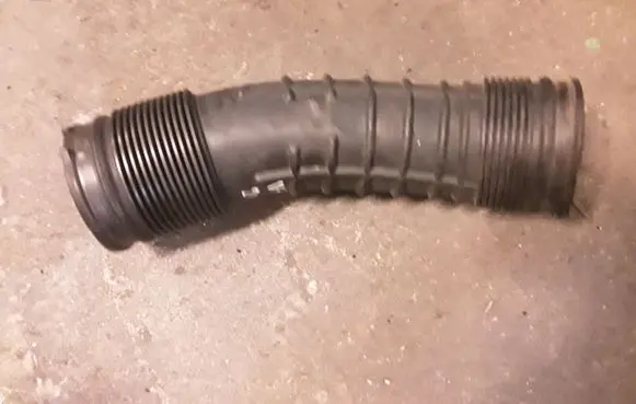 Volvo V70 Intercooler hose/pipe 6898050