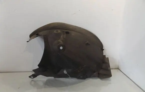 Renault Clio III Front arch 