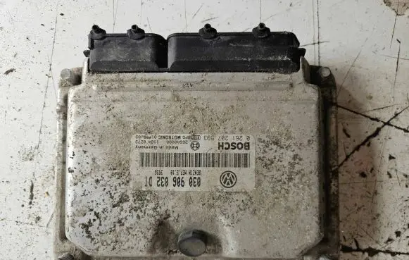 Volkswagen Polo Engine control unit/module 030906032DT 0261207593 26SA0000