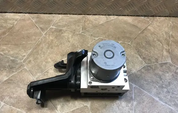 Mercedes-Benz CLS C218 X218 ABS Pump A2184313412