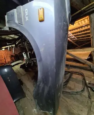 Mazda 323 F Fender