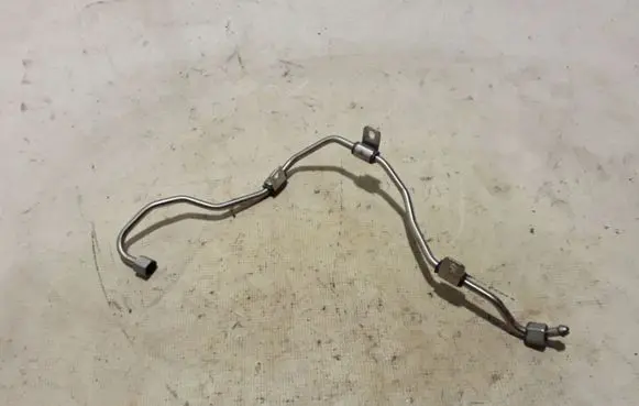 Fuel injector supply line/pipe