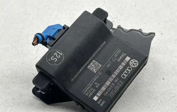 Volkswagen PASSAT B6 Gateway control module 3C0907530E 404339 3C0907951
