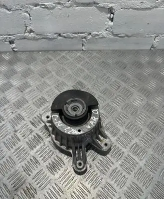 Mercedes-Benz C W205 Engine mount bracket A2052406717