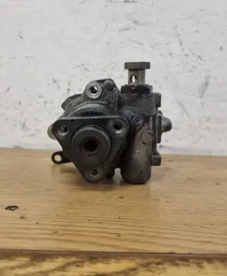 Audi A6 S6 C5 4B Power steering pump 8D0145177D