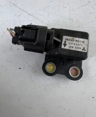 Hyundai Santa Fe Airbag deployment crash/impact sensor 95640M3110