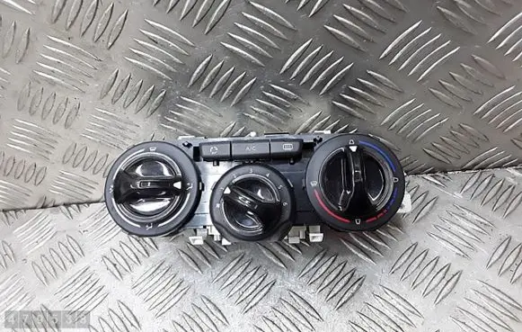 Peugeot 208 Climate control unit 96722483zd
