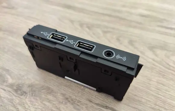 Seat Tarraco USB socket connector 5QF035726