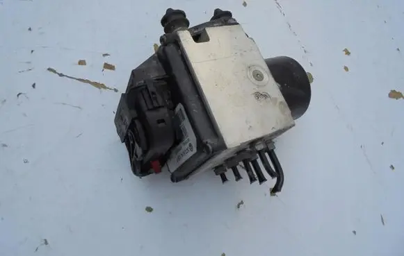Volkswagen PASSAT B6 ABS Pump