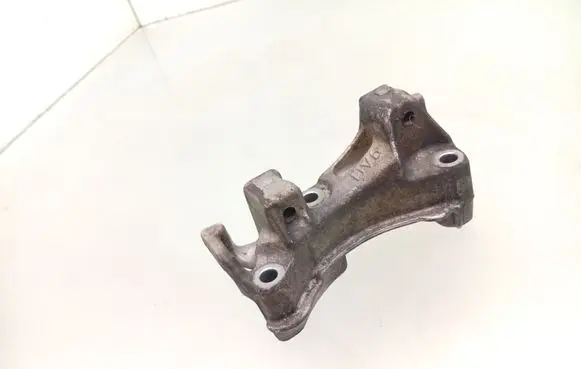 Citroen Xsara Picasso Engine mounting bracket 9681861680