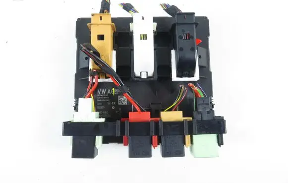 Volkswagen Tiguan Central body control module 5K0937086Q