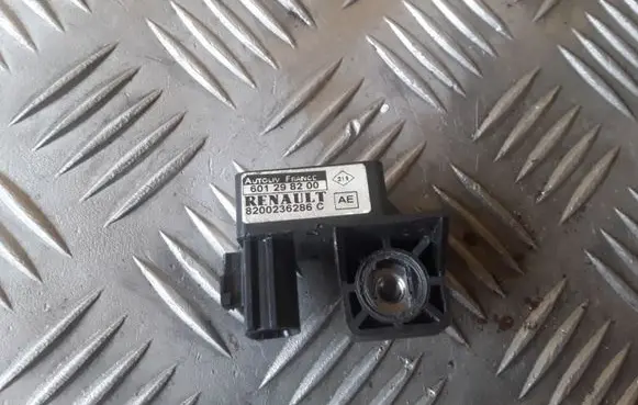 Renault Scenic II - Grand scenic II Airbag deployment crash/impact sensor 601298200 8200236286C 216215307