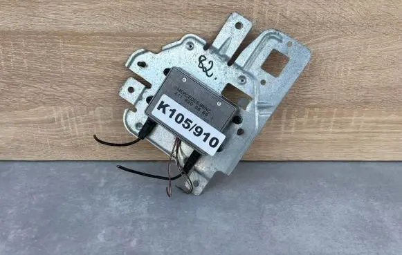 Mercedes-Benz E W211 Antenna control unit 2118200885
