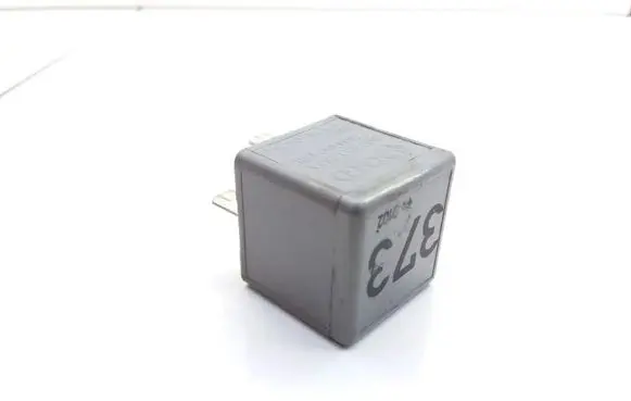 Volkswagen PASSAT B5 Other relay 8D0951253A V23134B52X301