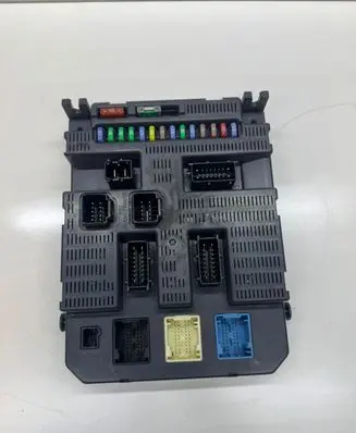 Peugeot 308 Fuse module 9663798180 2012207270807 1056876120907