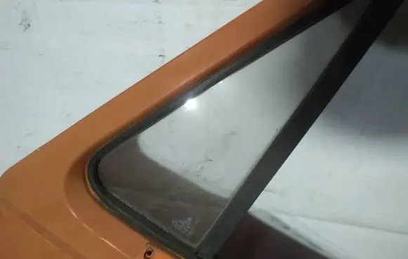 Volkswagen I LT Front door vent window glass four-door AS2