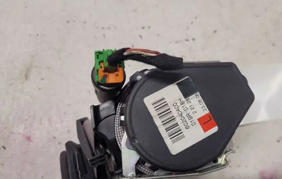 Mercedes-Benz E W211 Rear seatbelt 602040400