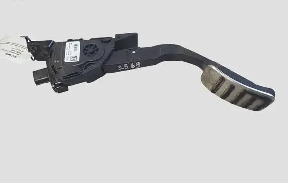 Volvo V40 Accelerator throttle pedal 31341779