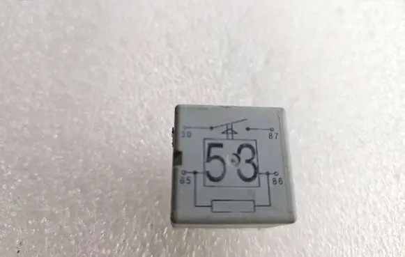 Volkswagen Golf VI Other relay 141951253B 20240072