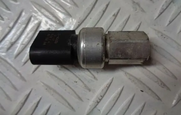 Volkswagen Up Air conditioning (A/C) pressure sensor 1K0959126E